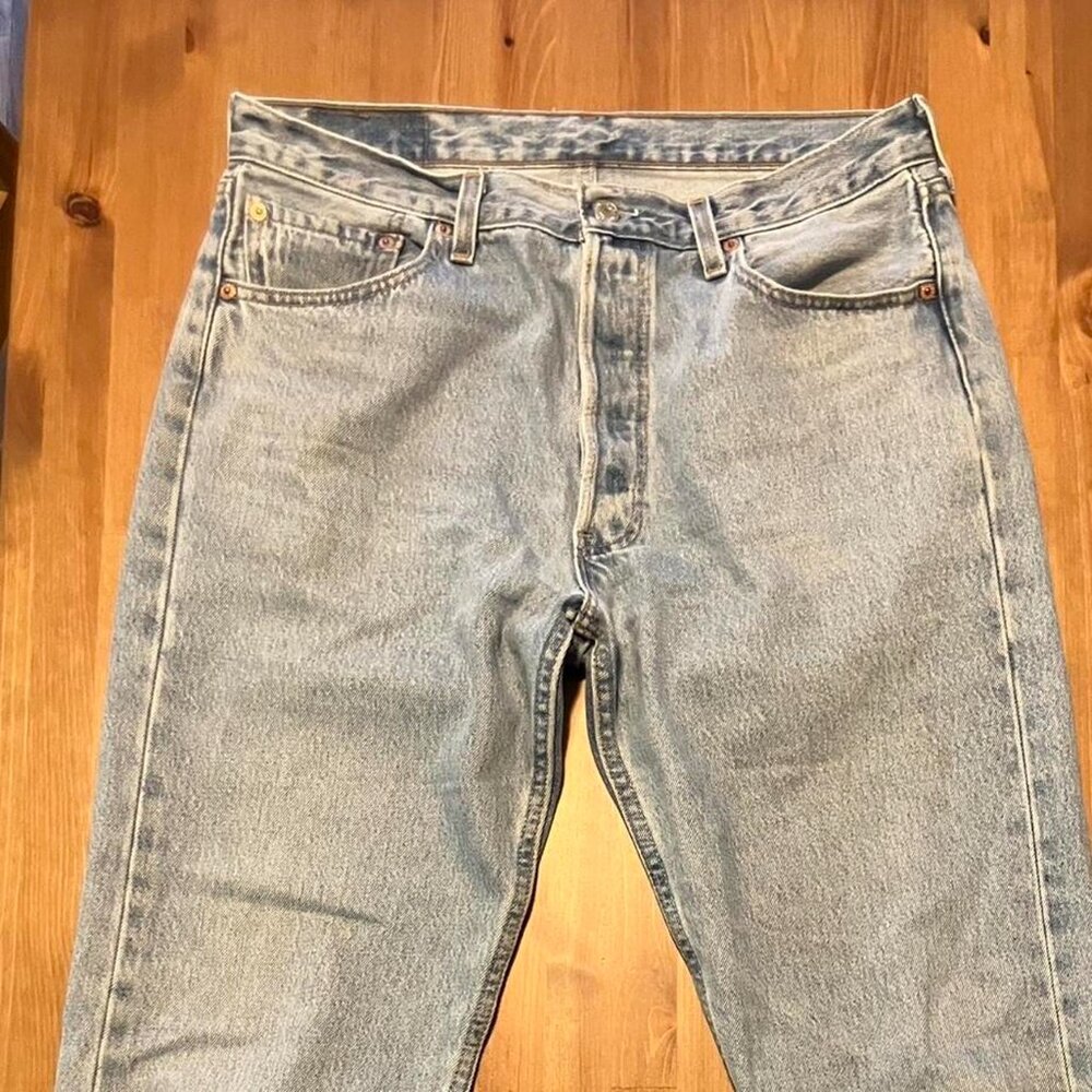 Unisex Vintage Made in the USA Levi's 501s (button fly) - Picture 2 of 6